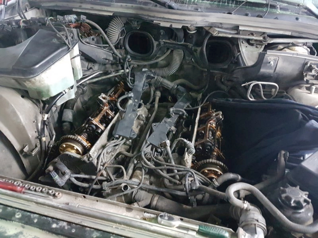 Ремонт двигателя х. Переборка мотора n62. Трубка в развале блока n62. N62 покрытие цилиндров. Износ эксцентрикового вала n62.